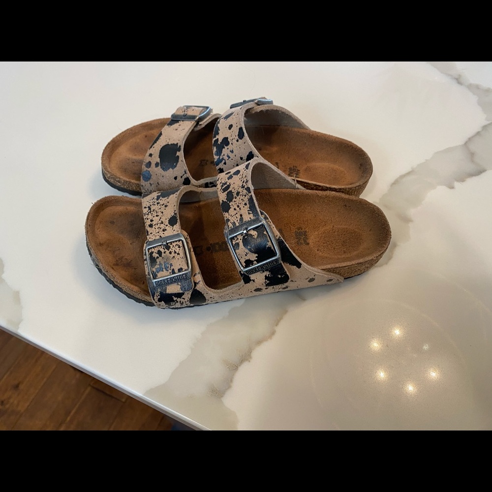 Kids Birkenstock two strap sandals. Birk sizing - Picture 2 of 3